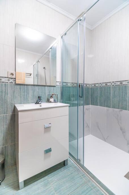 Апартаменти Piso De Diseno En El Casco Antiguo Кастро-Урдіалес Екстер'єр фото
